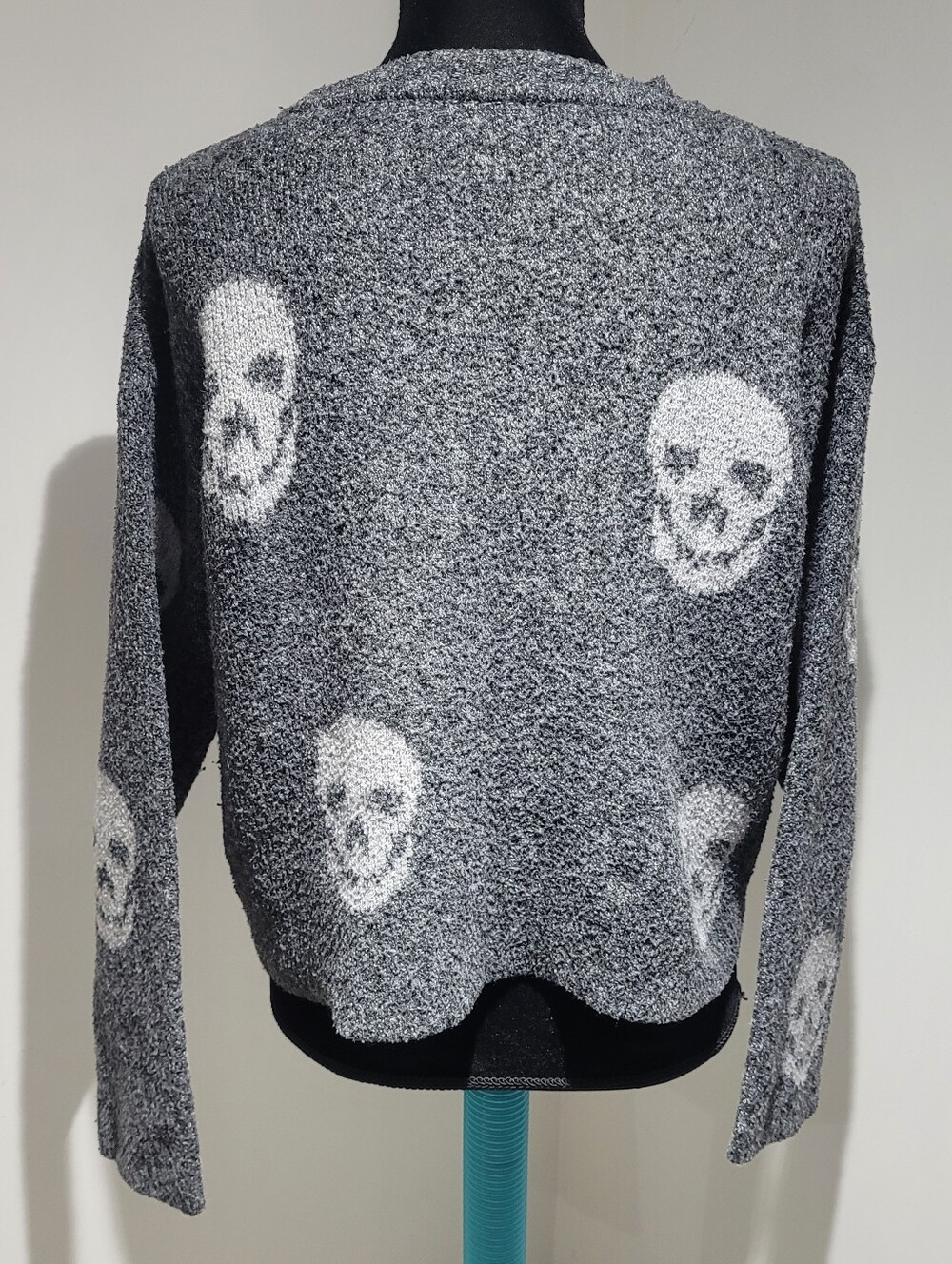 Women's Gray Skull Pattern Crewneck Sweater Medium Monochrome Comfy Knit - Picture 5 of 7